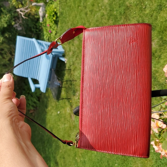 💥💥SOLD💥LOUIS VUITTON EPI POCHETTE - Picture 12 of 12